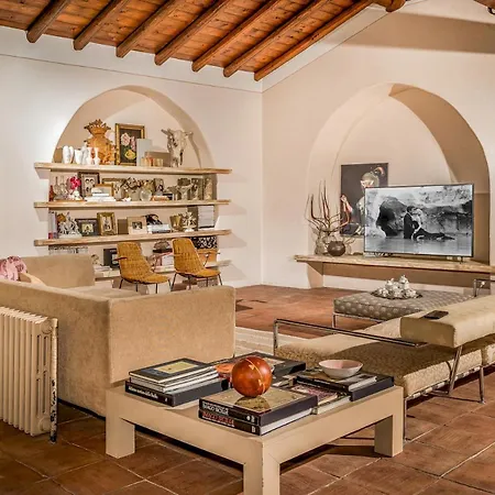 Villa 10, Emma